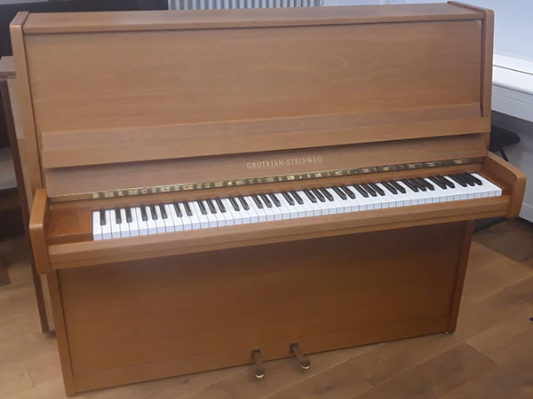 Grotrian-Steinweg Klavier, Modell 122 College